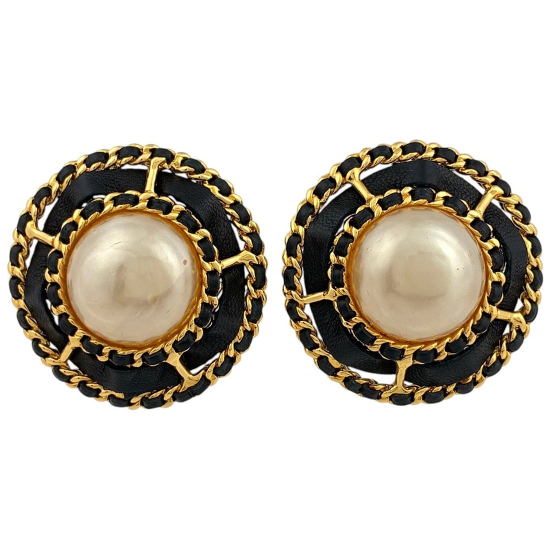 Chanel CHANEL Earrings Round GP Faux Pearl Leather Gold White Black Women's: --- Catalog ---Category: SizeSize (HxWxD): 43.00mm x 43.00mm / 1.69'' x 1.69''Category: DesignType: Clip earringsColor: Black, Gold, WhiteGender: WomenMaterial: Gold plating, LeatherCategory: GeneralB