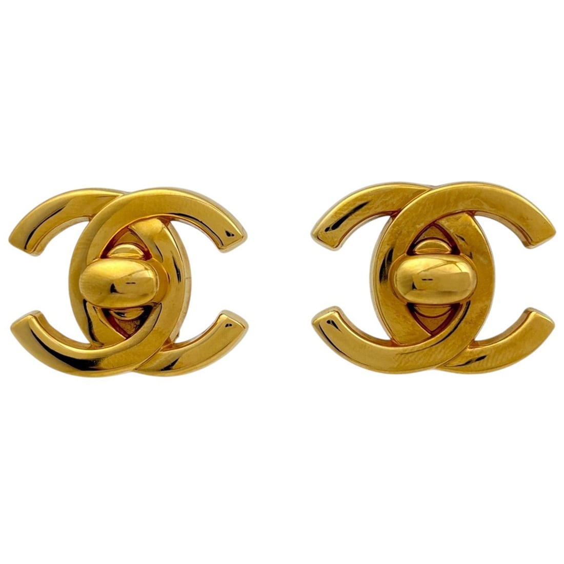 Chanel earrings, Coco Mark, turnlock, GP gold, women's.: --- Catalog ---Category: SizeSize (HxWxD): 18.00mm x 25.00mm / 0.71'' x 0.98''Category: DesignType: Clip earringsColor: GoldGender: WomenMaterial: Gold platingCategory: GeneralBrand: Chanel--- Item Li
