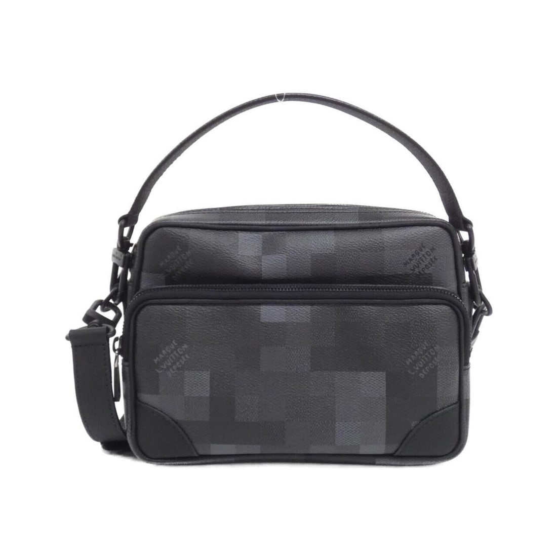 Louis Vuitton Damouflage Nile Messenger M14988 Shoulder Bag: --- Catalog ---Category: SizeSize (HxWxD): 17cm x 23cm x 8cm / 6.69'' x 9.05'' x 3.14''Category: DesignType: Shoulder bagColor: BlackGender: MenMaterial: Coated canvas Hardware Color: SilverCategory: