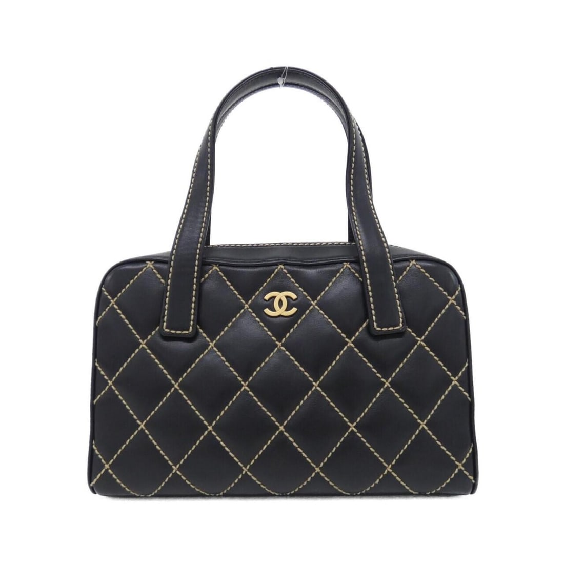 Chanel Wild Stitch Line 20666 Handbag: --- Catalog ---Category: SizeSize (HxWxD): 18cm x 29cm x 11cm / 7.08'' x 11.41'' x 4.33''Category: DesignType: Handbag, PouchColor: Beige, BlackGender: WomenMaterial: Leather Hardware Color: Matte