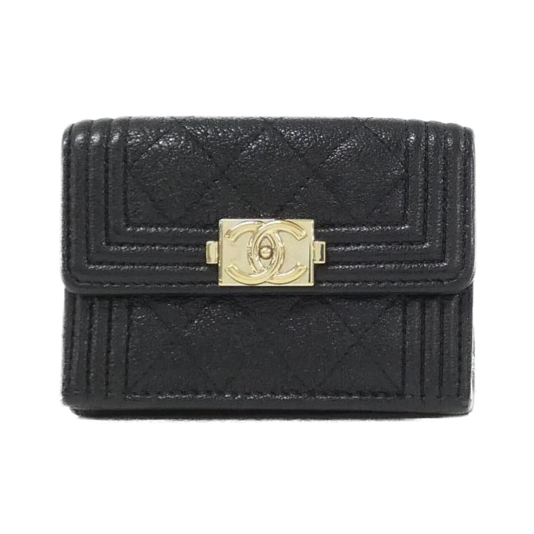 Chanel Boy line 84432 wallet: --- Catalog ---Category: SizeSize (HxWxD): 7cm x 11cm x 3cm / 2.75'' x 4.33'' x 1.18''Category: DesignType: Wallet (tri-fold)Color: BlackGender: WomenMaterial: Grained Calfskin Category: GeneralMPN: