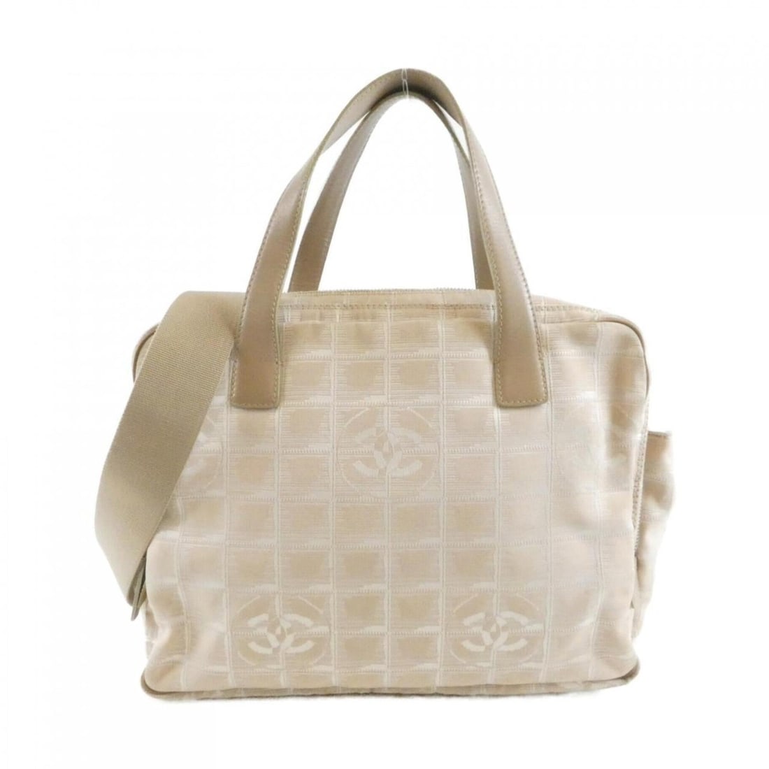 Chanel Travel Line 15973 Handbag: --- Catalog ---Category: SizeSize (HxWxD): 22cm x 29cm x 10cm / 8.66'' x 11.41'' x 3.93''Category: DesignType: HandbagColor: BeigeGender: WomenMaterial: Nylon Hardware Color: SilverCategory: