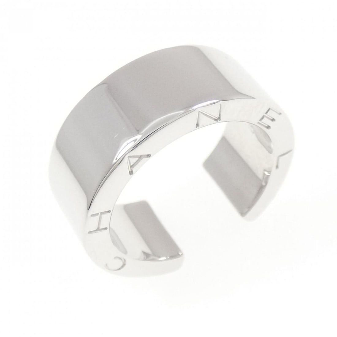 Chanel C Signature Medium Ring: --- Catalog ---Category: SizeJP Size: 10.0US Size: 5.5Category: DesignType: Band ringGender: WomenMaterial: White gold (18K)Category: GeneralBrand: Chanel--- Item List ---Section: ConditionRanking: Ra