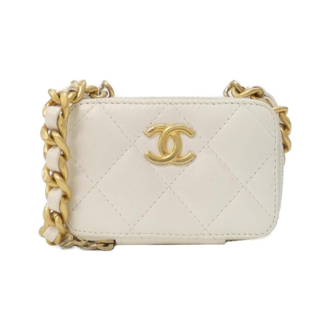 Chanel AP2738 Handbag, Clutch, Shoulder Bag: --- Catalog ---Category: SizeSize (HxWxD): 7cm x 11cm x 4cm / 2.75'' x 4.33'' x 1.57''Category: DesignType: Handbag, Shoulder bagColor: WhiteGender: WomenMaterial: Leather Leather/Fur Type: Lamb