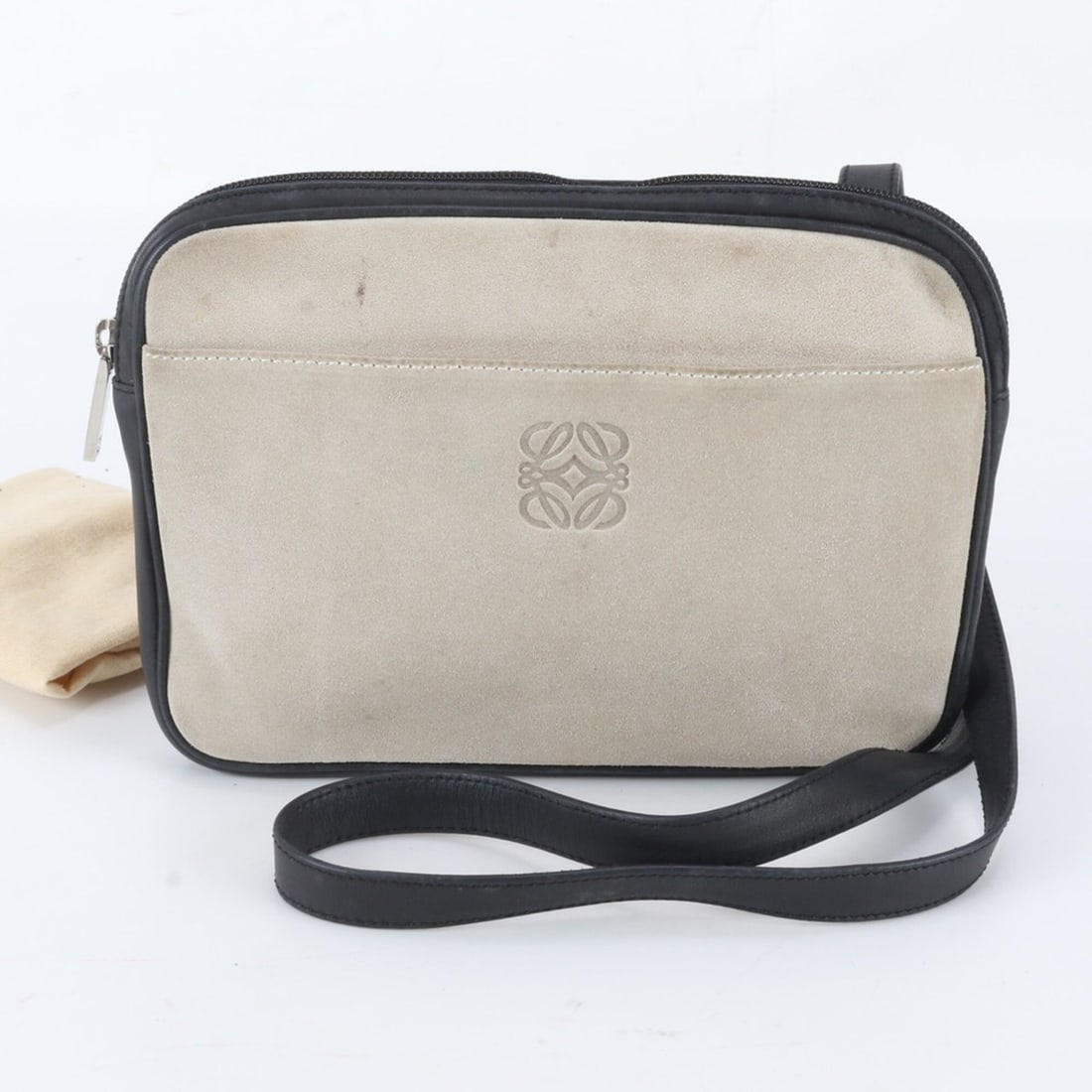 Loewe Anagram Leather Shoulder Bag Crossbody Black Women's: --- Catalog ---Category: SizeSize (HxWxD): 18cm x 23cm x 3cm / 7.08'' x 9.05'' x 1.18''Strap Length: 120cm / 47.24''Category: DesignType: Shoulder bagColor: Beige, BlackGender: WomenMaterial: Leather 