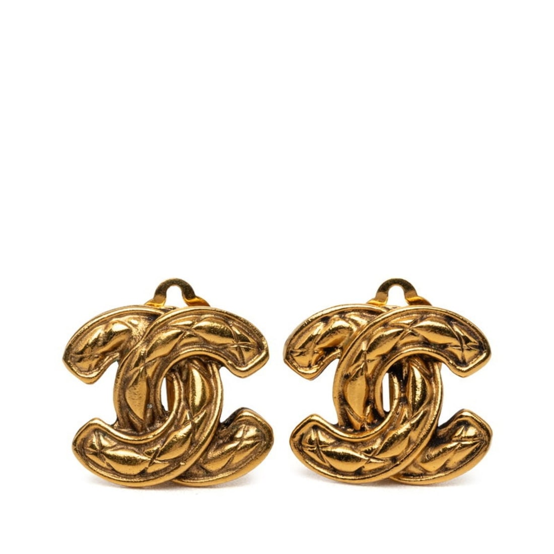 Chanel Coco Mark Matelassé Earrings, Gold Plated, Women's CHANEL: --- Catalog ---Category: SizeSize (HxWxD): 19.90mm x 22.60mm / 0.78'' x 0.89''Category: DesignType: Clip earringsColor: GoldGender: WomenCategory: GeneralBrand: Chanel--- Item List ---Section: Conditi