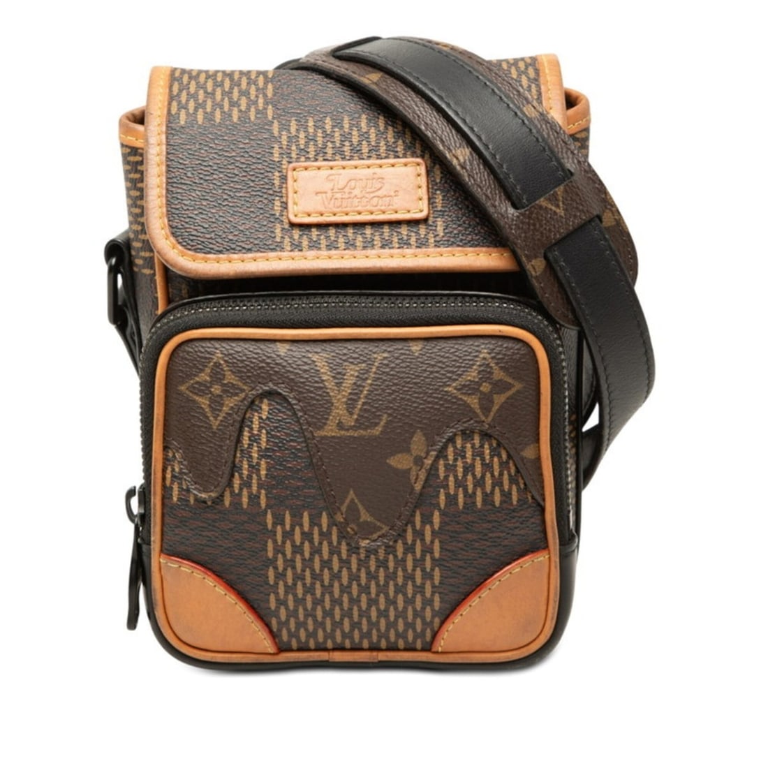 Louis Vuitton x NIGO Damier Giant Amazon Messenger Crossbody Shoulder Bag N40357 Brown Leather: --- Catalog ---Category: SizeSize (HxWxD): 19cm x 13cm x 5.5cm / 7.48'' x 5.11'' x 2.16''Category: DesignType: Shoulder bagColor: BrownGender: WomenMaterial: PVC , Leather Category: GeneralMPN: N40357