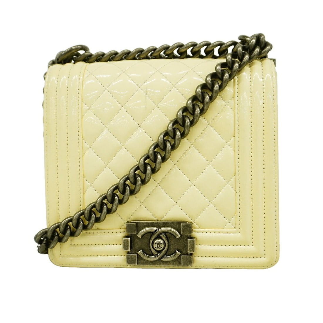 Chanel Boy Chain Shoulder Bag, Patent Leather, White, Women's, P3341924: --- Catalog ---Category: SizeSize (HxWxD): 16.5cm x 18cm x 6cm / 6.49'' x 7.08'' x 2.36''Category: DesignType: Shoulder bagColor: WhiteGender: WomenMaterial: Patent leather Hardware Color: SilverCateg