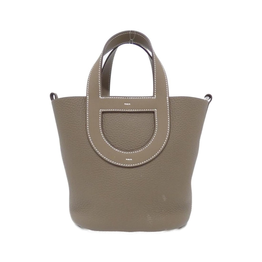 Hermes In The Loop 18cm 084274CK Handbag: --- Catalog ---Category: SizeSize (HxWxD): 20cm x 26cm x 12cm / 7.87'' x 10.23'' x 4.72''Category: DesignType: HandbagColor: Etoupe grayGender: Men,WomenMaterial: Taurillon clemence leather , Swift le