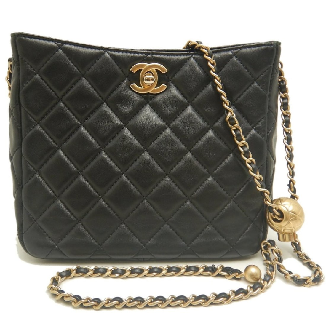 CHANEL Matelassé Small Hobo Chain Shoulder Bag AS3259 Lambskin Black Women's 253886: --- Catalog ---Category: SizeSize (HxWxD): 16cm x 19cm x 8.5cm / 6.29'' x 7.48'' x 3.34''Strap Length: 112cm / 44.09''Category: DesignType: Shoulder bagColor: BlackGender: WomenClosure: Turn