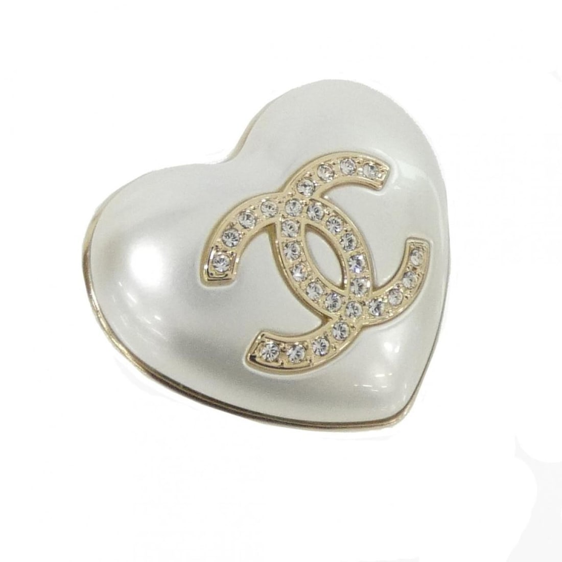 Chanel AB7006 Brooch: --- Catalog ---Category: SizeSize (HxWxD): 4cm x 3.2cm / 1.57'' x 1.25''Category: DesignType: BroochColor: Clear, Gold, WhiteGender: WomenCategory: GeneralMPN: AB7006Brand: Chanel--- Item List