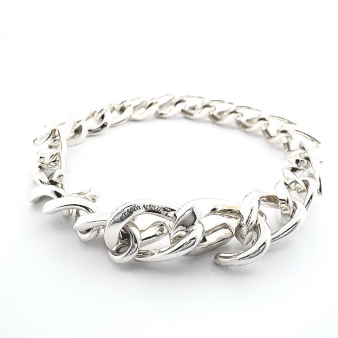 TIFFANY&Co. Forge Sterling Silver 925 Link Bracelet (SV925): --- Catalog ---Category: SizeLength: 19cm / 7.48''Category: DesignType: Link braceletColor: SilverGender: Women,MenMaterial: Silver 925Category: GeneralBrand: Tiffany--- Item List ---Section: Conditio