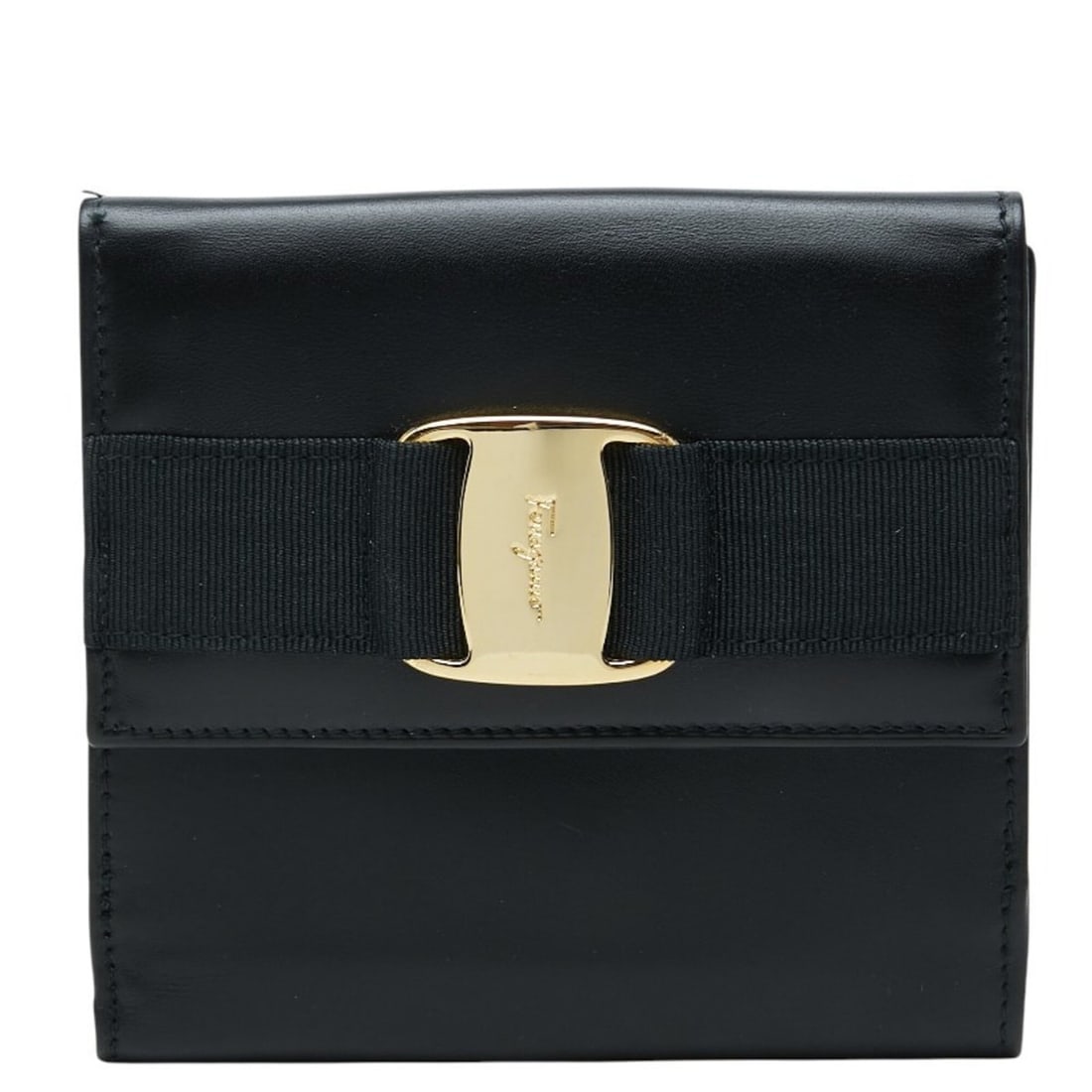 Salvatore Ferragamo Vara Ribbon Bi-fold Wallet 224074 Black Gold Leather Women's: --- Catalog ---Category: SizeSize (HxWxD): 12cm x 12.5cm x 2cm / 4.72'' x 4.92'' x 0.78''Category: DesignType: Wallet (bi-fold)Color: BlackGender: WomenMaterial: Leather Category: GeneralMPN: 224074Br