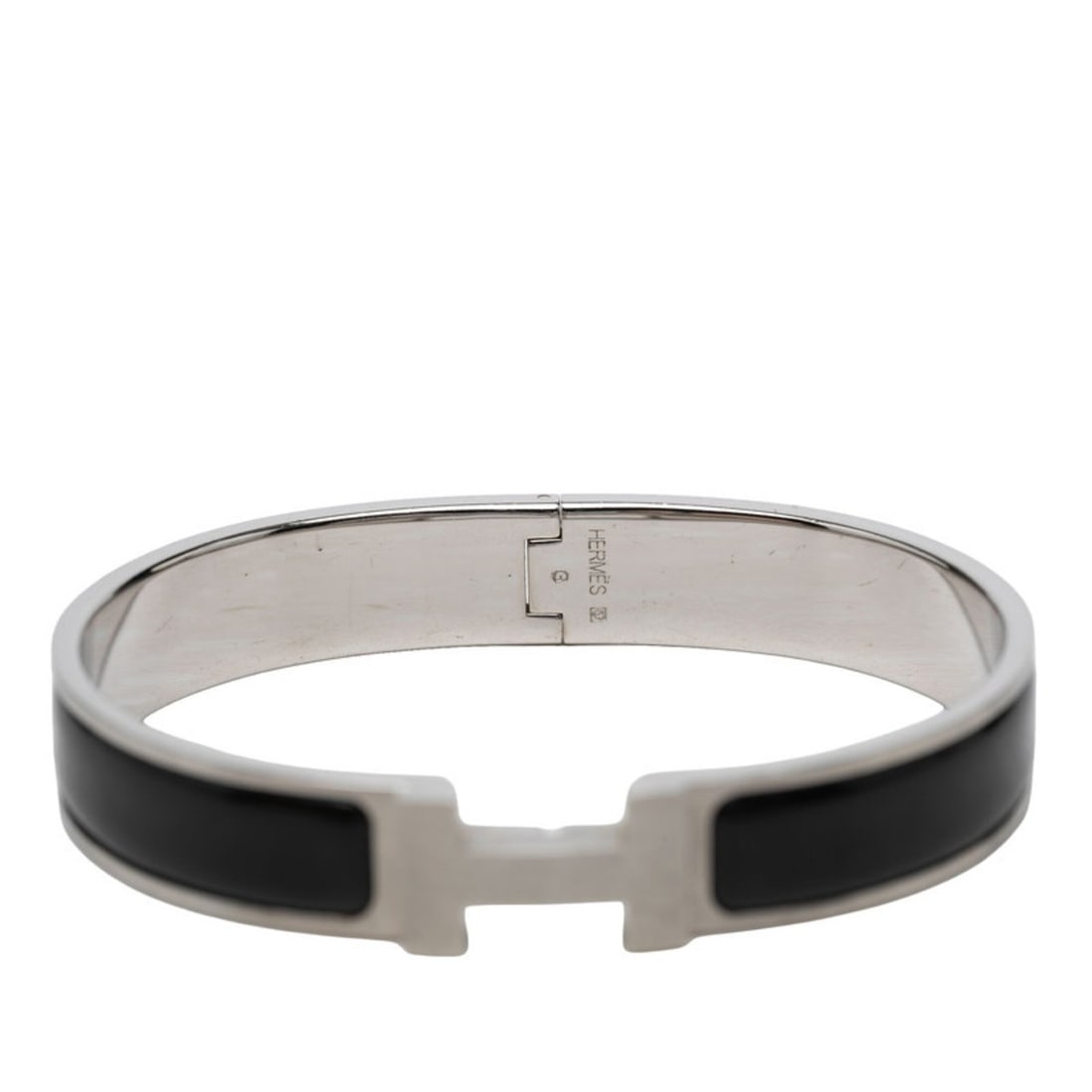 Hermes Click HH T5 XL Enamel Bracelet Bangle Silver Black Metal Women's HERMES: --- Catalog ---Category: SizeLength: 18cm / 7.08''Category: DesignType: Charm braceletColor: Black, SilverGender: WomenMaterial: MetalCategory: GeneralBrand: Hermes--- Item List ---Section: ConditionR