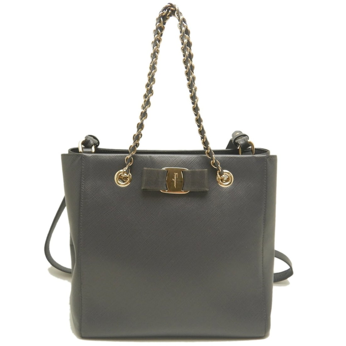 Salvatore Ferragamo Vara Ribbon AU-21 E998 Handbag with Strap, Leather, Gray, Women's 254114: --- Catalog ---Category: SizeSize (HxWxD): 20cm x 22cm x 13cm / 7.87'' x 8.66'' x 5.11''Strap Length: 104cm - 110cm / 40.94'' - 43.3''Category: DesignType: HandbagColor: GrayGender: WomenClosure: Magn