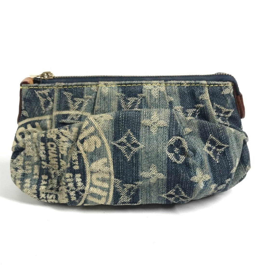 LOUIS VUITTON M95335 Monogram Denim Trousselaye Makeup Pouch, Cosmetic Multi-purpose Handbag, Denim,: --- Catalog ---Category: SizeSize (HxWxD): 10cm x 16cm / 3.93'' x 6.29''Category: DesignType: HandbagColor: BlueGender: Men,Women,UnisexMaterial: Monogram Denim Category: GeneralLine: Monogram DenimBr