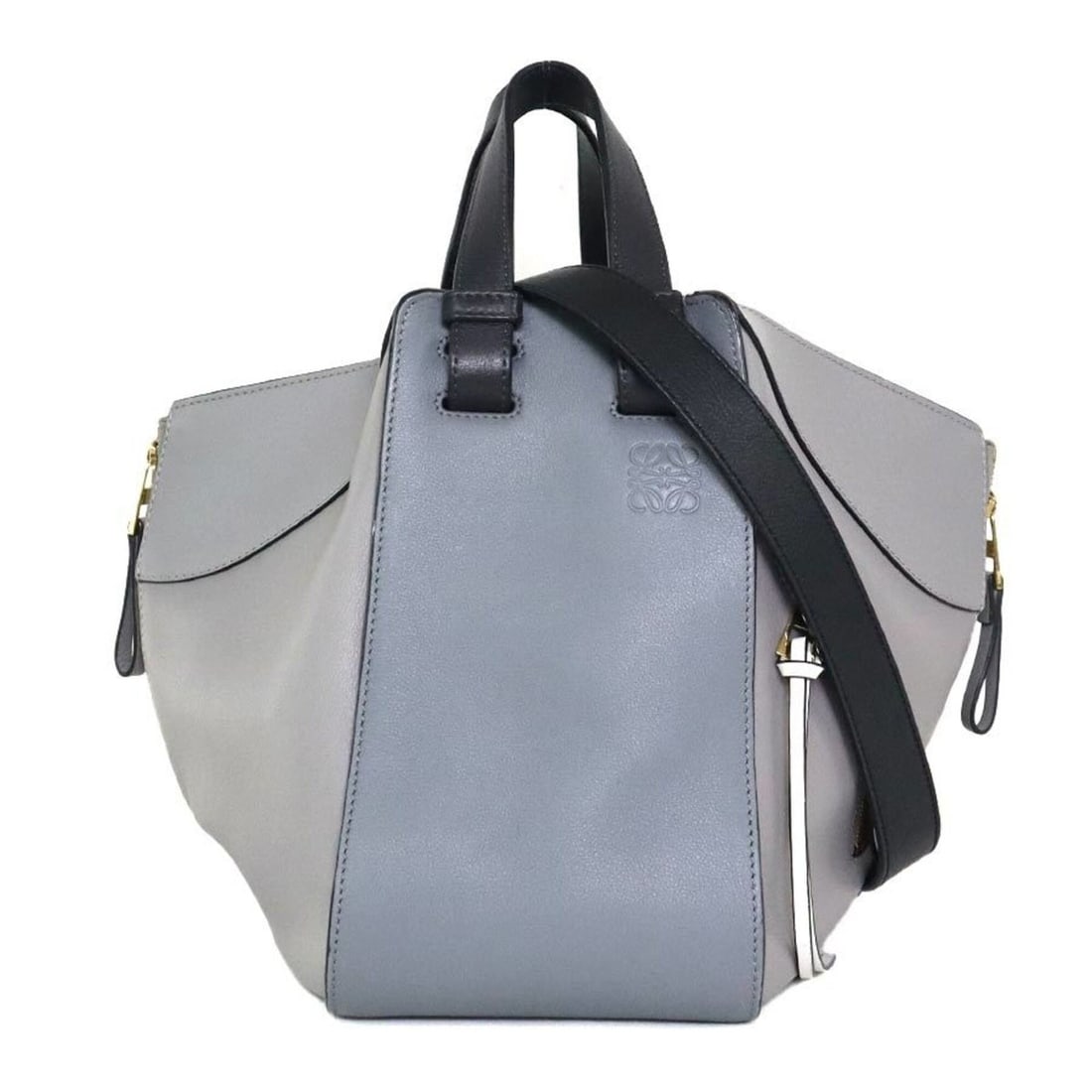 Loewe LOEWE handbag shoulder bag Hammock Small leather gray black gold women's e62103a: --- Catalog ---Category: SizeSize (HxWxD): 23cm x 14cm x 24cm / 9.05'' x 5.51'' x 9.44''Category: DesignType: Handbag, Shoulder bagColor: Black, GrayGender: WomenMaterial: Leather Category: GeneralBra