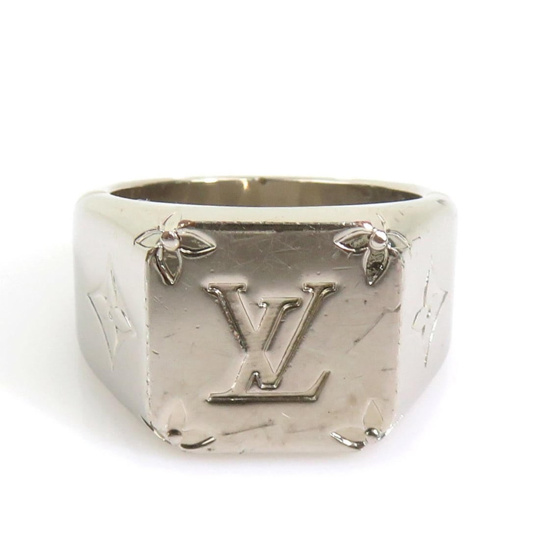 Louis Vuitton LOUIS VUITTON Ring - Signet Ring, Metal, Silver, Men's, M62487 1 h32413i: --- Catalog ---Category: SizeJP Size: 19US Size: 9.5Category: DesignType: Band ringColor: SilverGender: MenMaterial: MetalCategory: GeneralMPN: M62487Brand: Louis VuittonCountry of Origin: Italy--- It