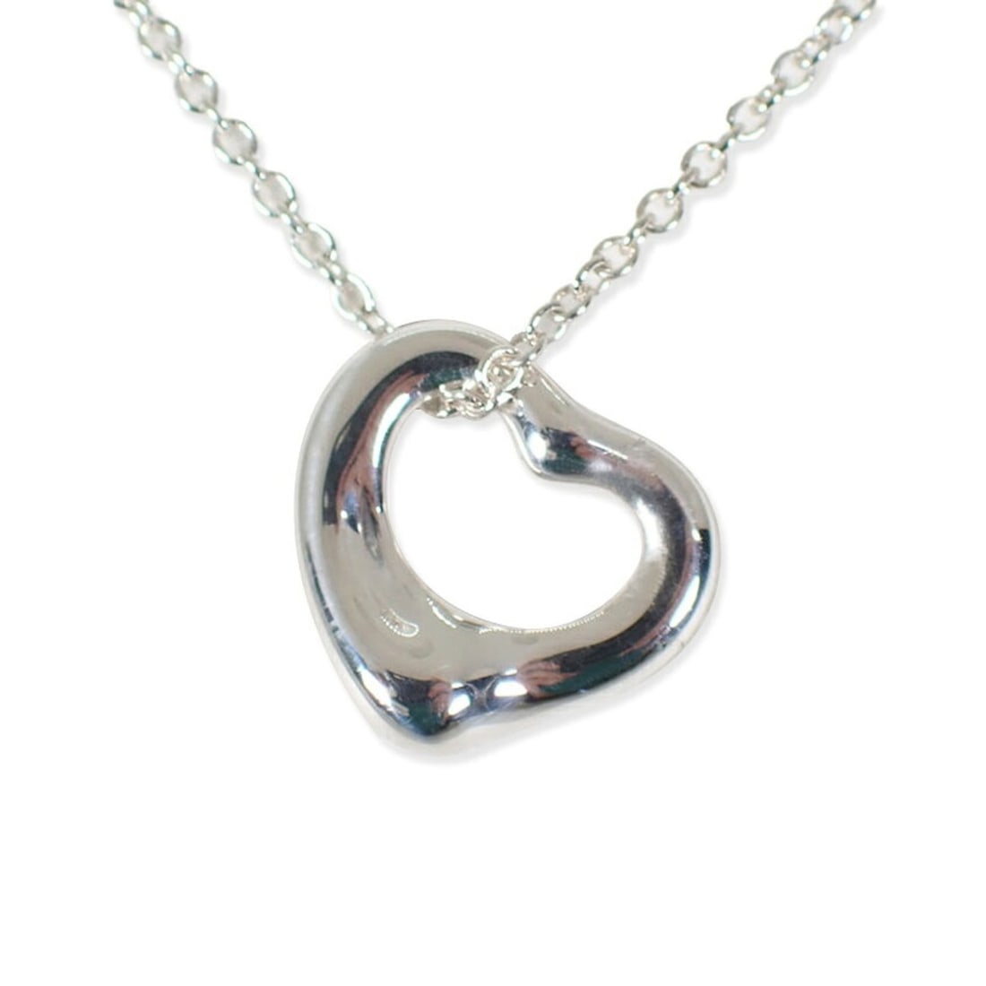 TIFFANY & Co. 925 Heart Pendant Necklace: --- Catalog ---Category: SizePendant Size: 10mm x 11mm / 0.39'' x 0.43''Neck Circumference: 40.5 cm / 15.94''Category: DesignGender: WomenMaterial: Sterling silver 925Necklace Type: NecklaceCategory: