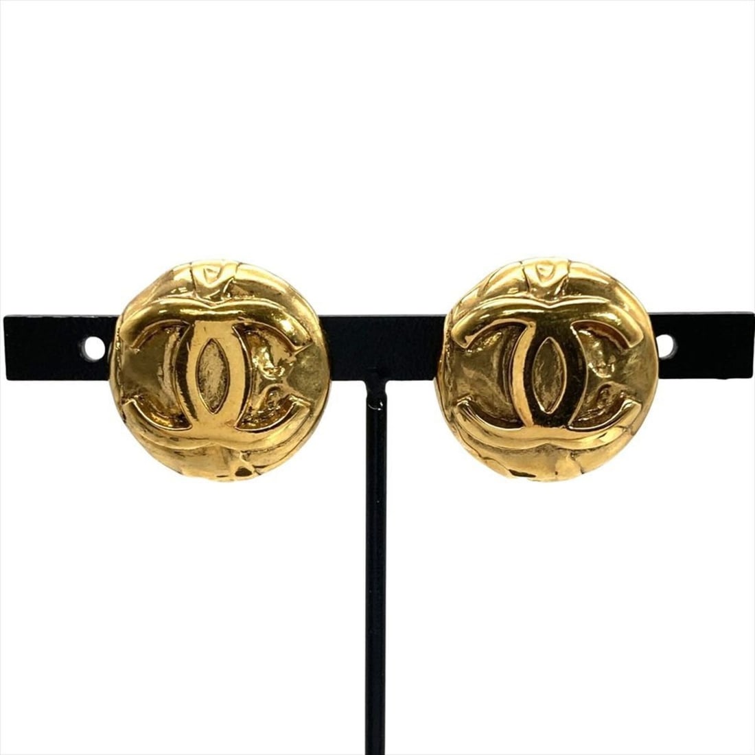 Chanel Coco Mark Circle Earrings 97P GP Gold Women's: --- Catalog ---Category: SizeSize (HxWxD): 20.00mm x 20.00mm x 15.00mm / 0.79'' x 0.79'' x 0.59''Category: DesignType: Clip earringsColor: GoldGender: WomenMaterial: Gold platingCategory: GeneralBrand