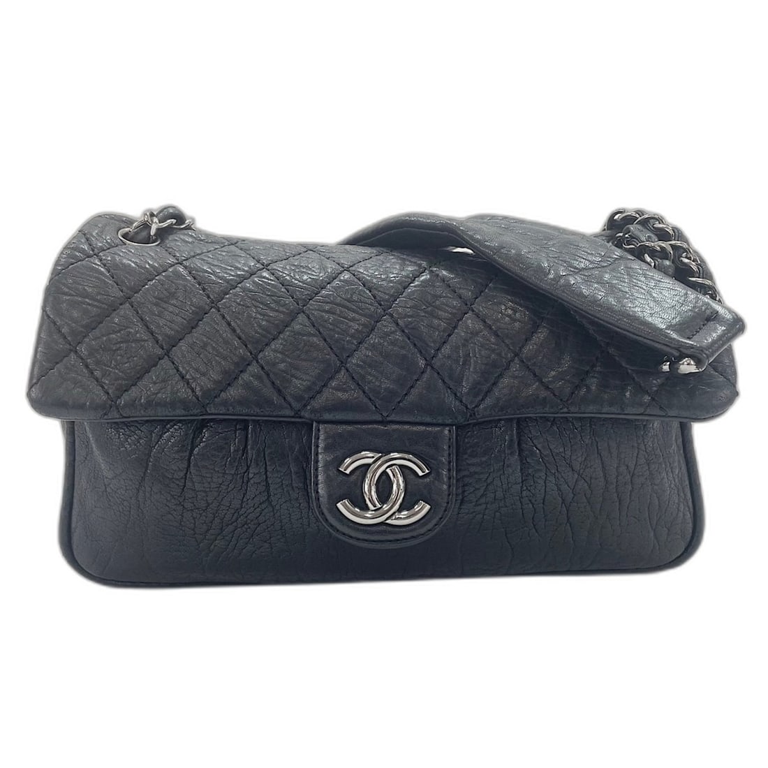Chanel Matelassé Shoulder Bag, Black: --- Catalog ---Category: SizeSize (HxWxD): 18cm x 29cm x 6cm / 7.08'' x 11.41'' x 2.36''Strap Length: 50cm / 19.68''Category: DesignType: Shoulder bagColor: BlackGender: WomenCategory: GeneralLine: