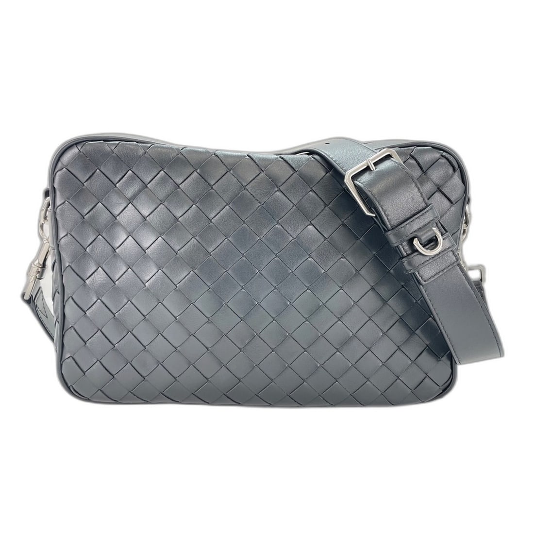 Bottega Veneta Intrecciato Shoulder Bag, Gray: --- Catalog ---Category: SizeSize (HxWxD): 18cm x 30cm x 8cm / 7.08'' x 11.81'' x 3.14''Category: DesignType: Shoulder bagColor: GrayGender: MenCategory: GeneralBrand: Bottega Veneta--- Item List