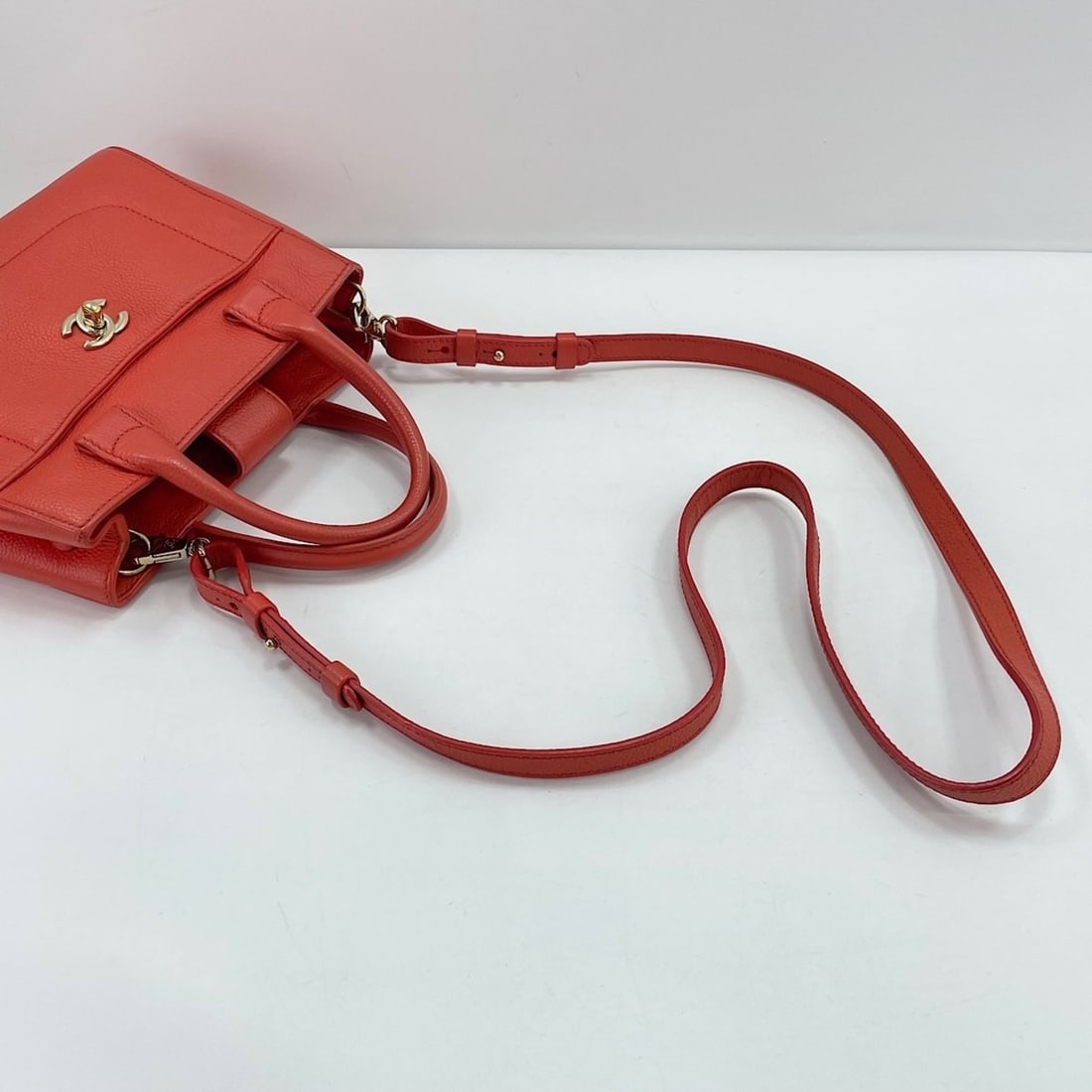Chanel Executive Handbag, Red - 10
