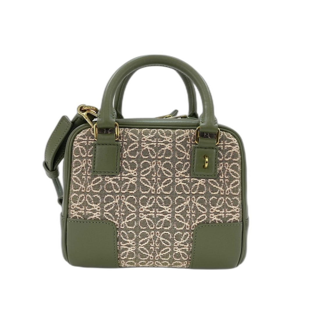 Loewe Amazona 16 Shoulder Bag, Green: --- Catalog ---Category: SizeHandle Drop: 8.00cm / 3.15''Size (HxWxD): 12cm x 15.5cm x 8cm / 4.72'' x 6.1'' x 3.14''Strap Length: 99cm - 119cm / 38.97'' - 46.85''Category: DesignType: Shoulder bagColo