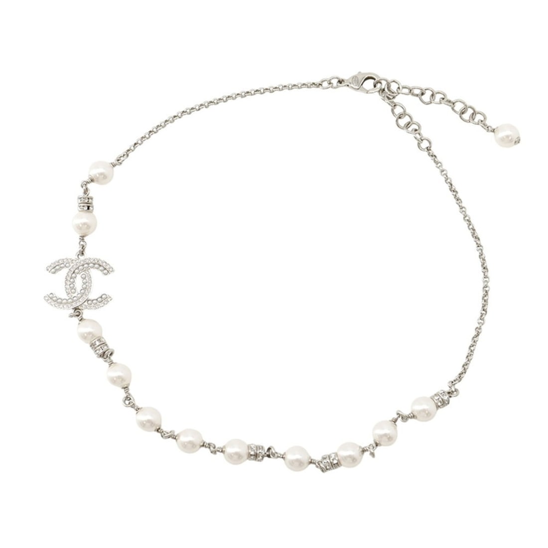 Chanel necklace with Coco Mark, faux pearl and rhinestone design. CHANEL for women.: --- Catalog ---Category: SizePendant Size: 17mm x 23mm / 0.66'' x 0.9''Neck Circumference: 42 cm - 48 cm / 16.53'' - 18.89''Category: DesignColor: SilverStone: RhinestoneGender: WomenNecklace Type: Ne