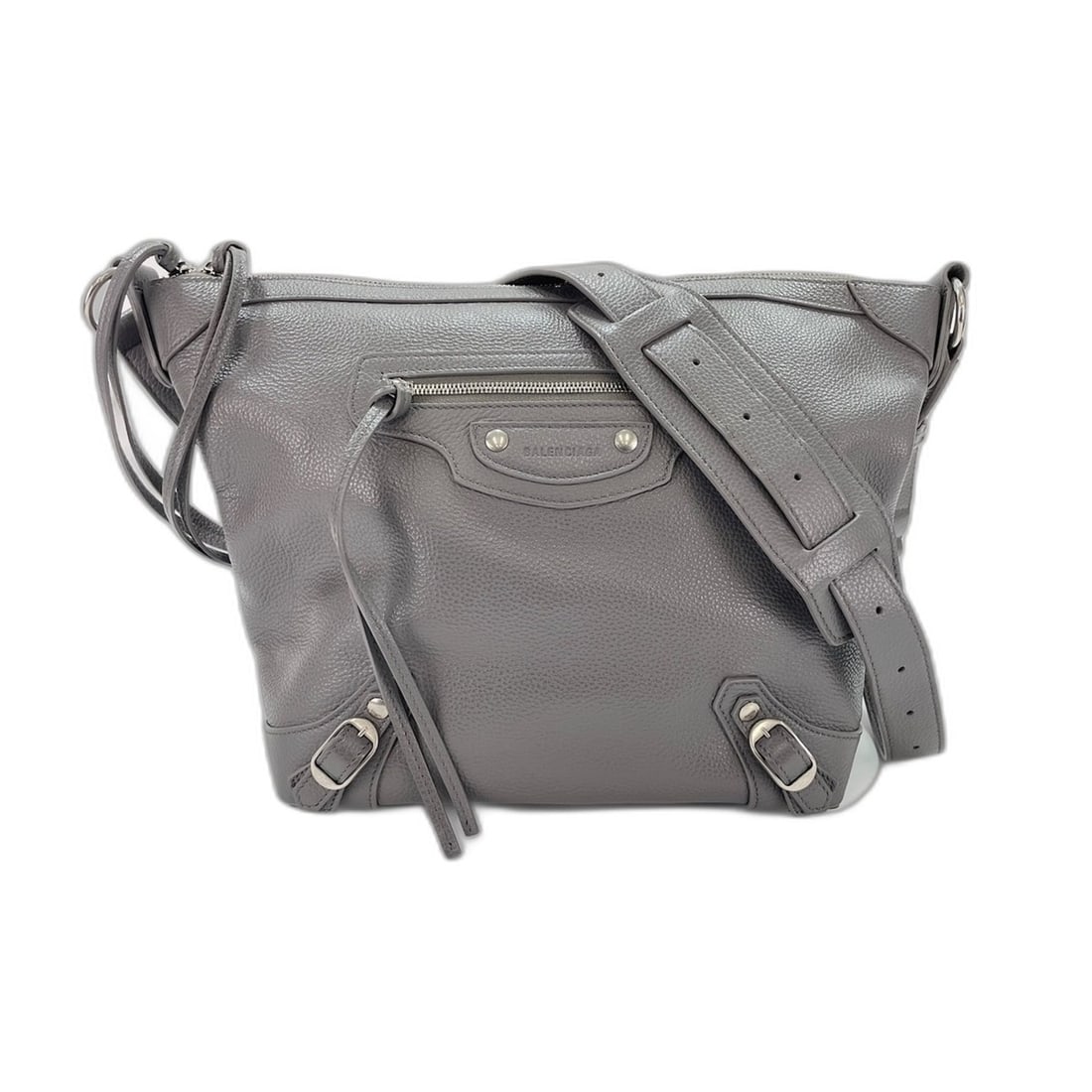 Balenciaga Neo-Classic Shoulder Bag, Gray: --- Catalog ---Category: SizeSize (HxWxD): 24cm x 23cm x 13.5cm / 9.44'' x 9.05'' x 5.31''Strap Length: 113cm / 44.48''Category: DesignType: Shoulder bagColor: GrayStyle: ClassicGender: