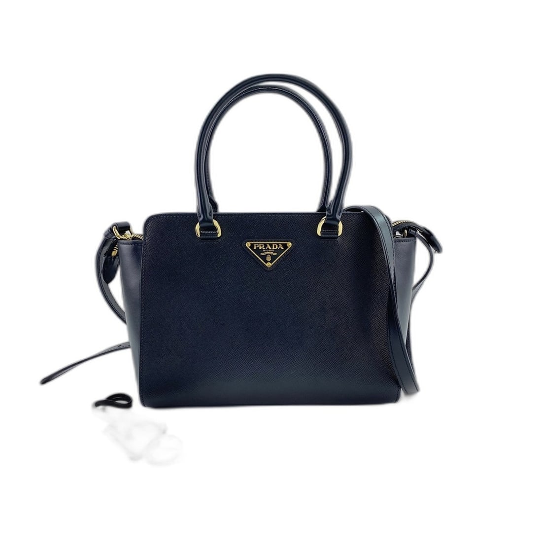 Prada handbag, black: --- Catalog ---Category: SizeHandle Drop: 12.00cm / 4.72''Size (HxWxD): 18cm x 24cm x 8cm / 7.08'' x 9.44'' x 3.14''Strap Length: 100cm - 110cm / 39.36'' - 43.3''Category: DesignType: HandbagColor: