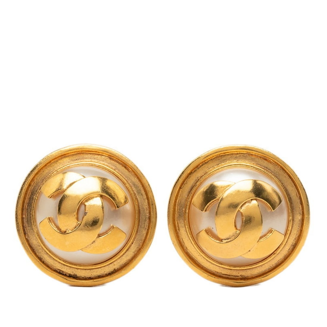 Chanel Coco Mark Vintage Round Earrings 95P Gold Plated Faux Pearl Women's CHANEL: --- Catalog ---Category: SizeSize (HxWxD): 29.60mm x 29.60mm / 1.17'' x 1.17''Category: DesignType: Clip earringsColor: GoldGender: WomenMaterial: Artificial pearl, Gold platingCategory: GeneralBrand: