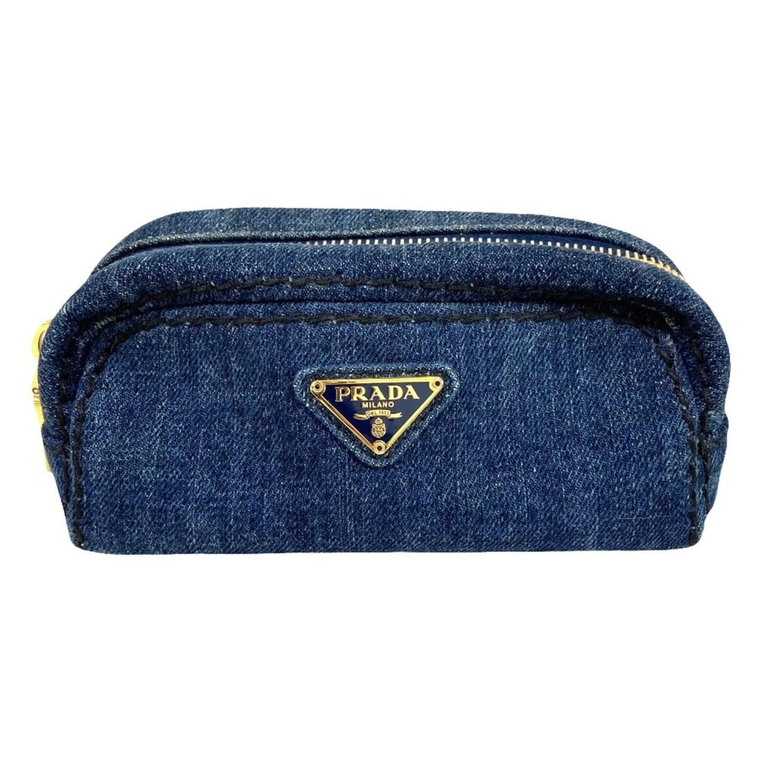 PRADA logo plate denim pouch cosmetic in indigo for women: --- Catalog ---Category: SizeSize (HxWxD): 8cm x 15cm x 6.5cm / 3.14'' x 5.9'' x 2.55''Category: DesignType: PouchGender: WomenMaterial: Denim Category: GeneralBrand: Prada--- Item List ---Section: