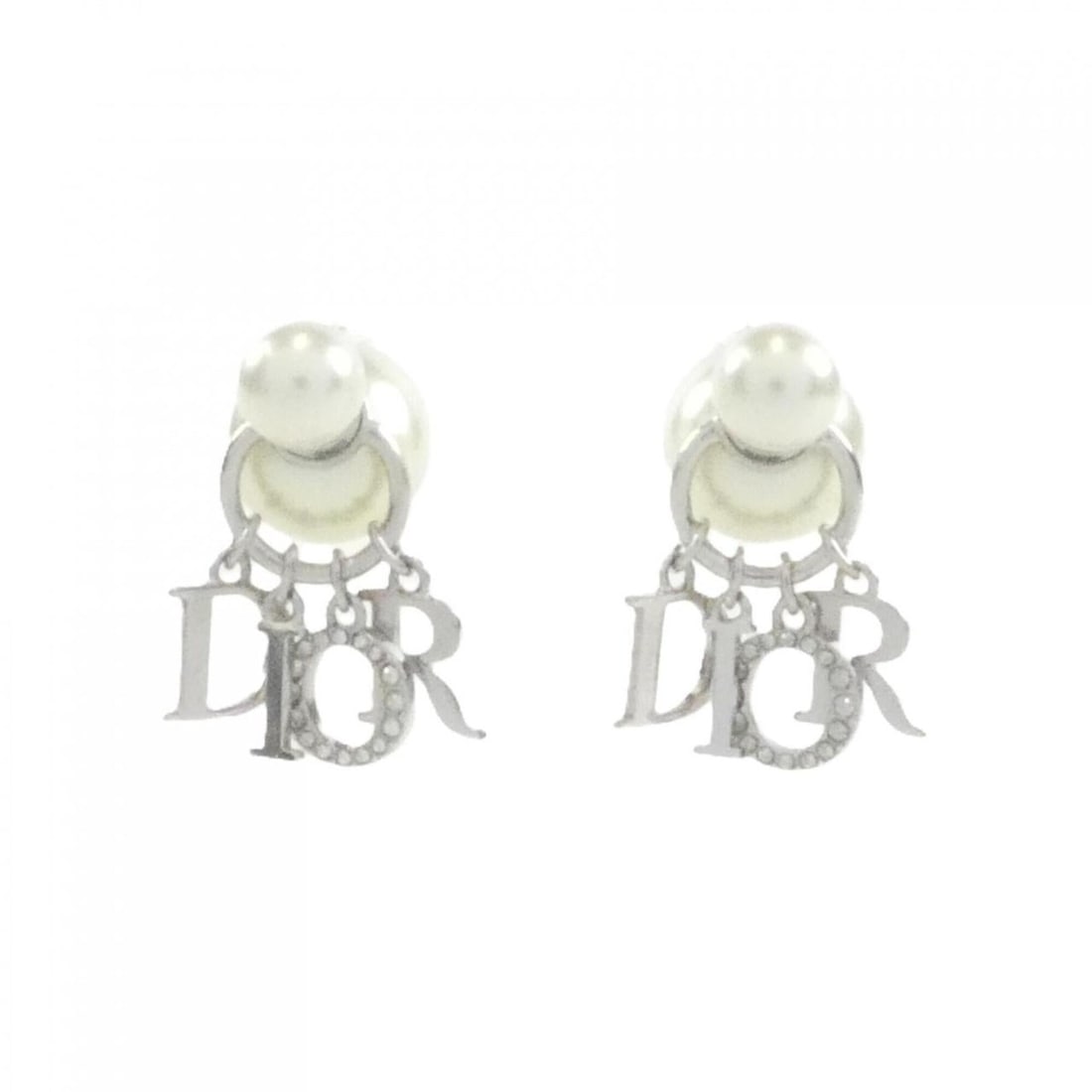 Christian Dior Tribal E1411TRICY Earrings: --- Catalog ---Category: SizeSize (HxWxD): 30.00mm x 20.00mm / 1.18'' x 0.79''Category: DesignType: Stud earringsColor: Silver, WhiteGender: WomenCategory: GeneralMPN: E1411TRICYBrand: Christian Dior-