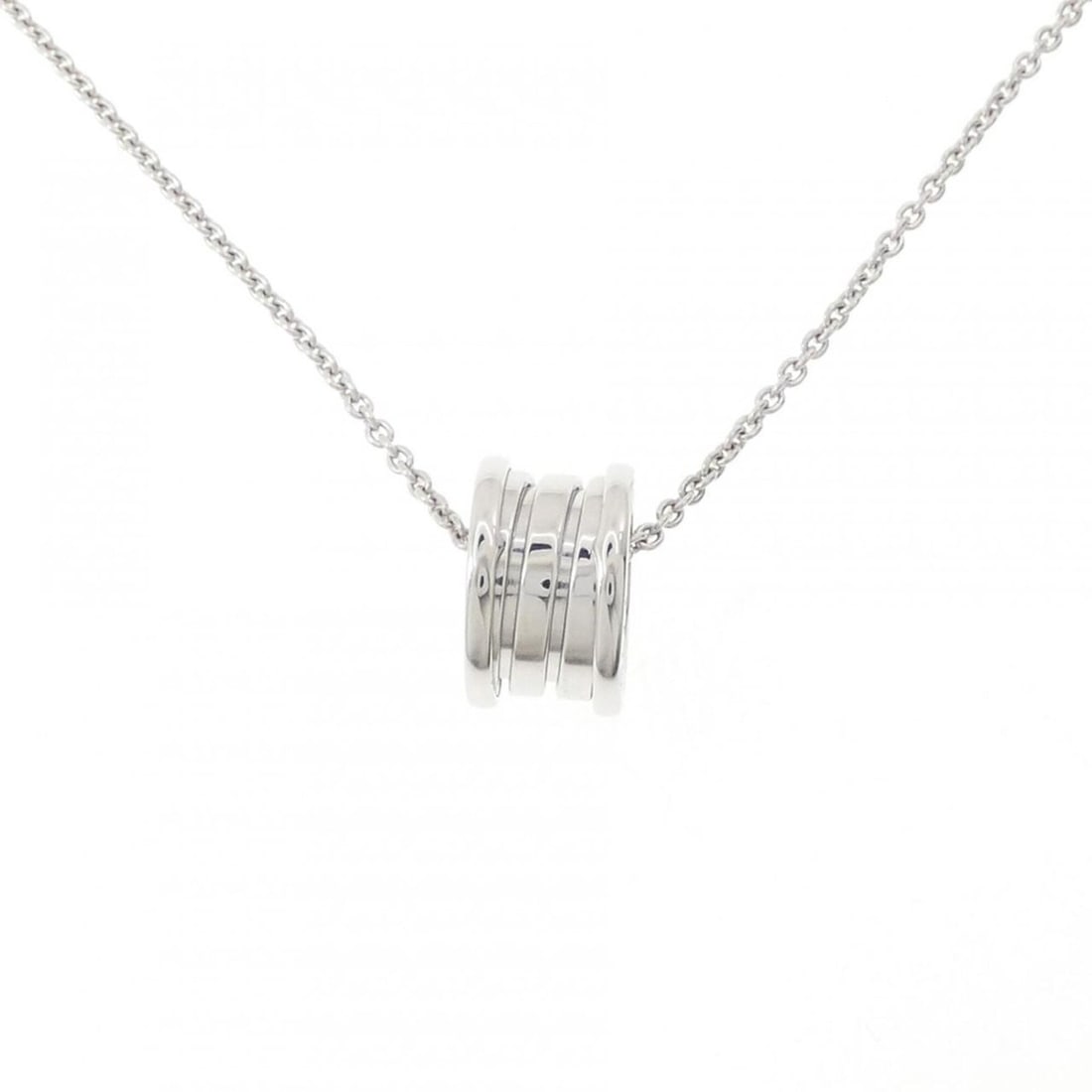Bvlgari B.zero1 necklace: --- Catalog ---Category: SizePendant Size: 14.7mm x 9.1mm / 0.57'' x 0.35''Neck Circumference: 41 cm / 16.14''Category: DesignGender: WomenMaterial: White gold (18K)Pendant Type: PendantNecklace Type: