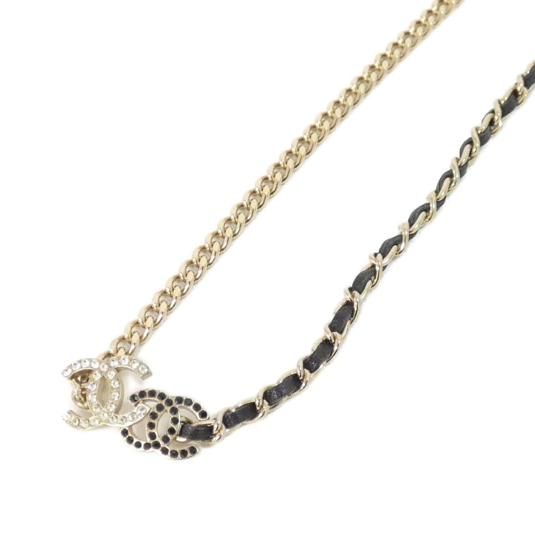 Chanel AB9278 Necklace: --- Catalog ---Category: SizePendant Size: 15mm x 25mm / 0.59'' x 0.98''Neck Circumference: 33 cm - 39 cm / 12.99'' - 15.35''Category: DesignColor: Black, GoldGender: WomenMaterial: LeatherNecklace
