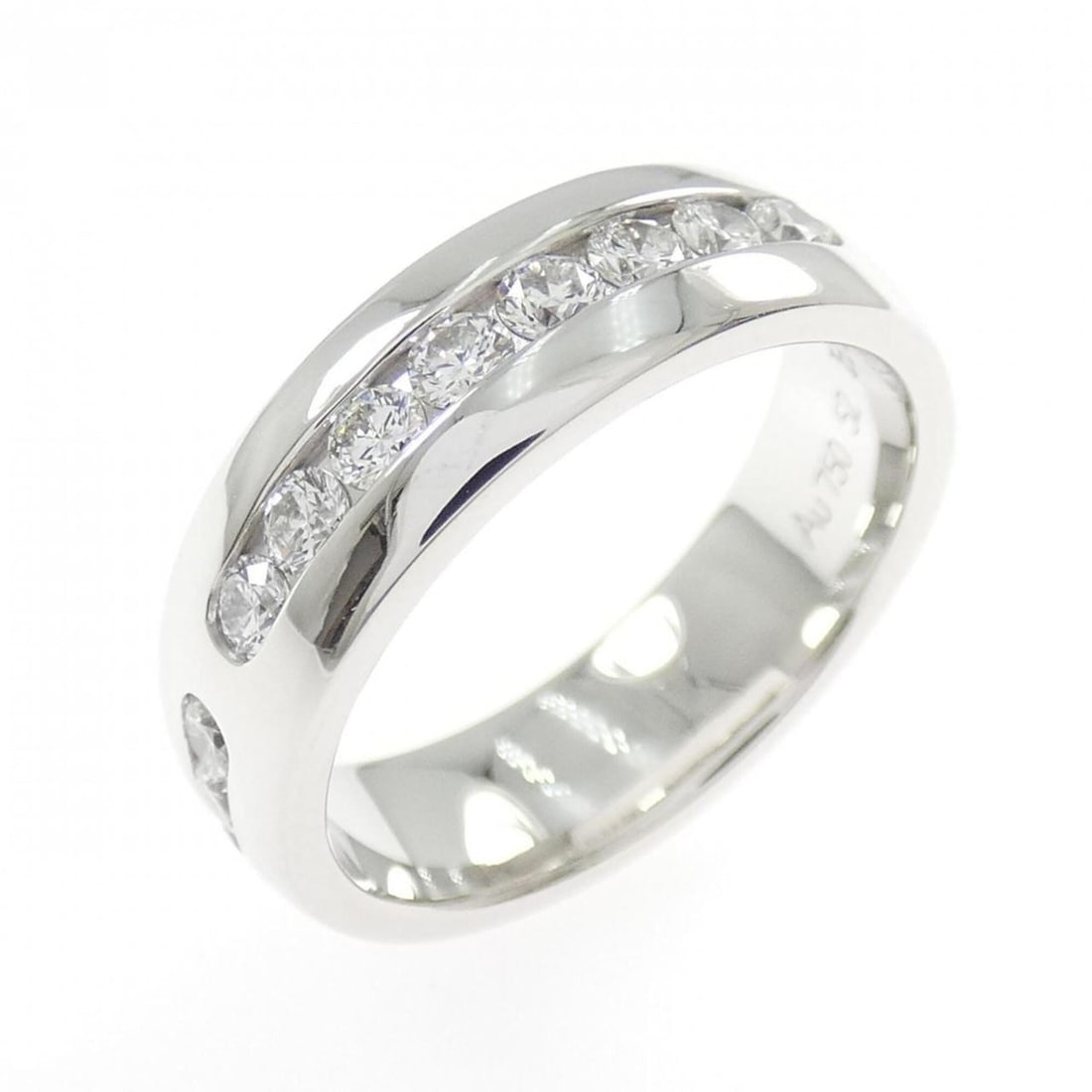 Hermes diamond ring: --- Catalog ---Category: SizeUS Size: 6.5Brand Size: 52Category: DesignType: Band ringStone: DiamondGender: WomenMaterial: White gold (18K)Category: GeneralBrand: Hermes--- Item List ---Section: Condi