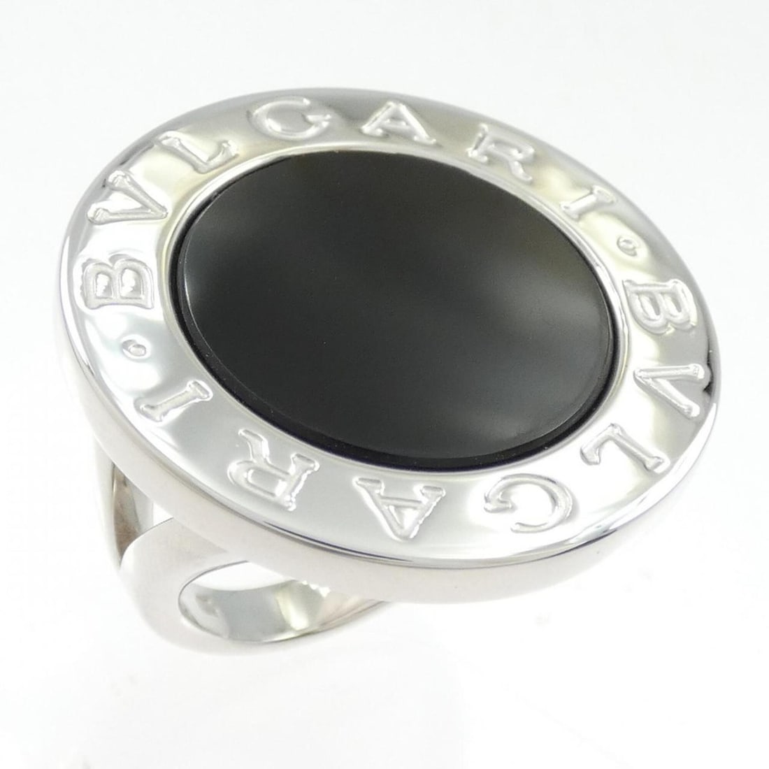 Bvlgari Big Ring: --- Catalog ---Category: SizeWidth: 24.7mm / 0.97''Weight: 13.3g / 0.46oz.JP Size: 10US Size: 5.5Category: DesignType: Band ringStone: OnyxGender: WomenMaterial: White gold (18K)Category: GeneralLine: