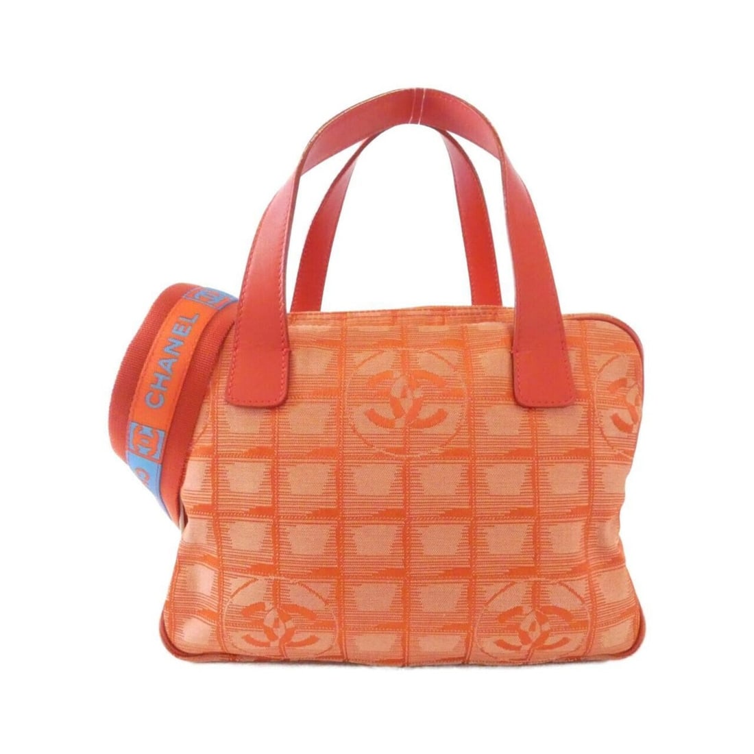 Chanel Travel Line 15970 Handbag: --- Catalog ---Category: SizeSize (HxWxD): 19cm x 25cm x 10cm / 7.48'' x 9.84'' x 3.93''Category: DesignType: HandbagColor: Red colorGender: WomenMaterial: Nylon Hardware Color: SilverCategory: