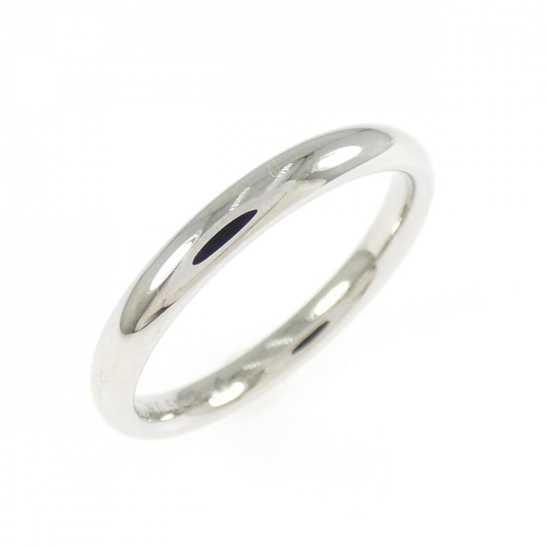 Chanel wedding ring: --- Catalog ---Category: SizeUS Size: 6Brand Size: 51Category: DesignType: Band ringGender: WomenMaterial: Platinum 950Category: GeneralBrand: Chanel--- Item List ---Section: ConditionRanking: Rank A