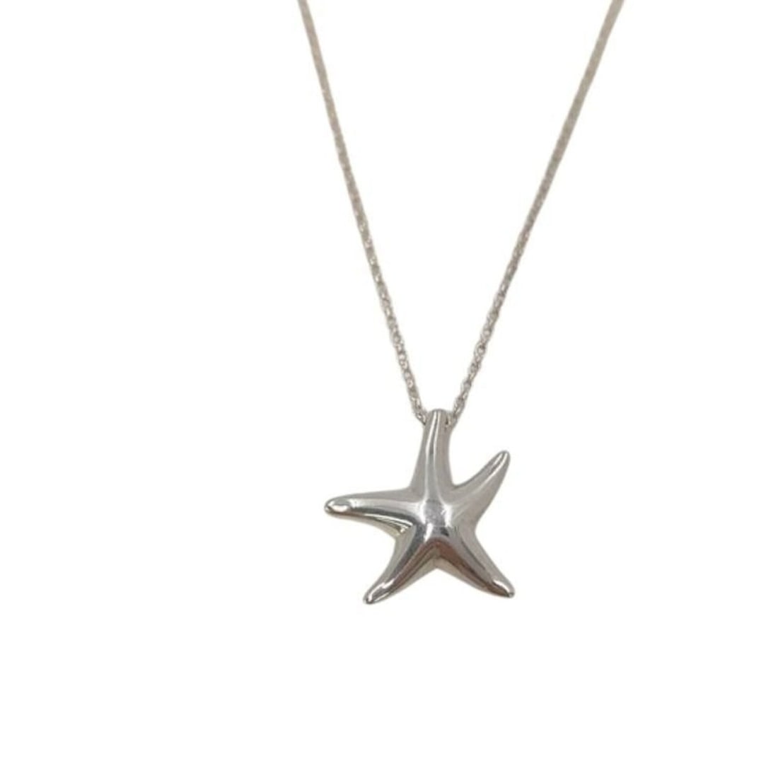 Tiffany & Co. Elsa Peretti Starfish Necklace, Sterling Silver 925, Women's: --- Catalog ---Category: SizePendant Size: 15mm x 14mm / 0.59'' x 0.55''Neck Circumference: 41 cm / 16.14''Category: DesignColor: SilverStyle: FashionGender: WomenPendant Type: PendantNecklace Type: N