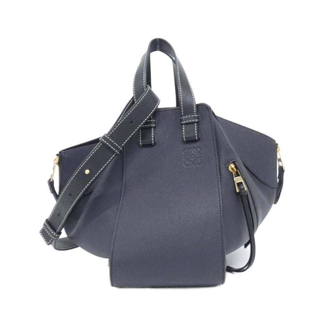 Loewe Hammock Small 38712KBN60 Shoulder Bag: --- Catalog ---Category: SizeSize (HxWxD): 24cm x 14cm x 28cm / 9.44'' x 5.51'' x 11.02''Category: DesignType: Shoulder bagColor: Black, BlueGender: Women,MenClosure: StrapMaterial: Leather Leather/Fu