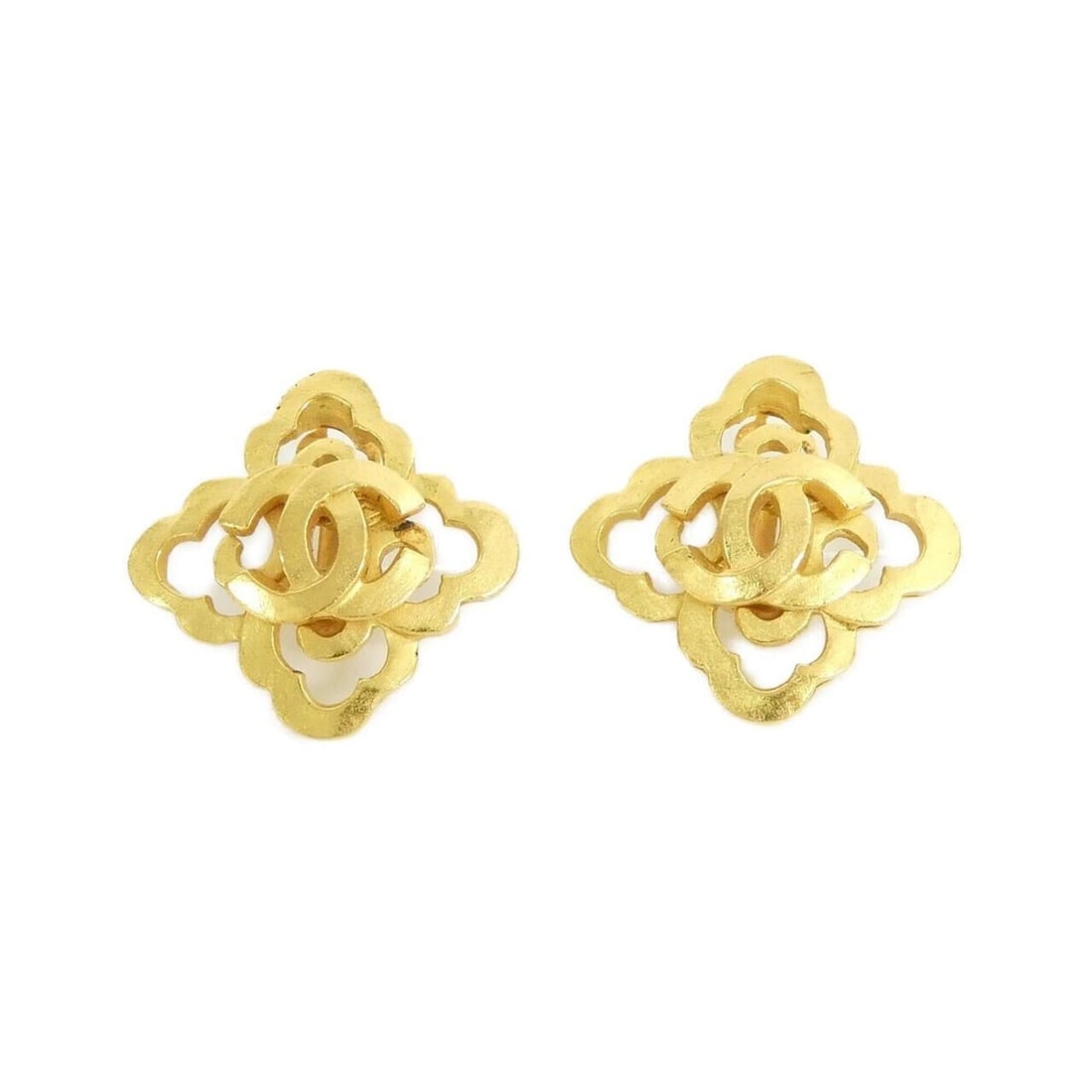 Chanel earrings: --- Catalog ---Category: SizeSize (HxWxD): 28.00mm x 28.00mm / 1.10'' x 1.10''Category: DesignType: Clip earringsColor: GoldGender: WomenCategory: GeneralBrand: Chanel--- Item List ---Section:
