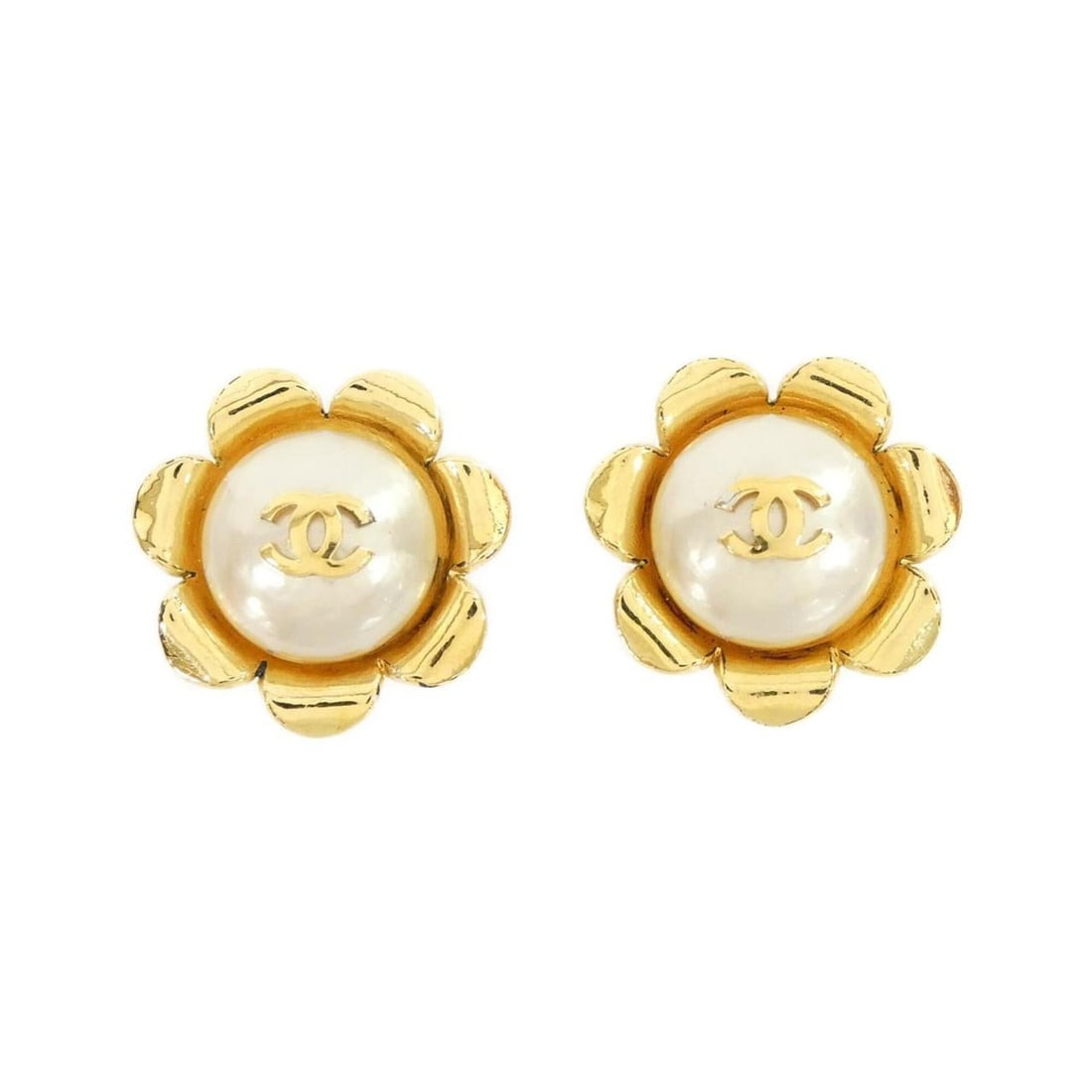 Chanel earrings: --- Catalog ---Category: SizeSize (HxWxD): 34.00mm x 34.00mm / 1.34'' x 1.34''Category: DesignType: Clip earringsColor: Gold, WhiteGender: WomenCategory: GeneralBrand: Chanel--- Item List ---Section: