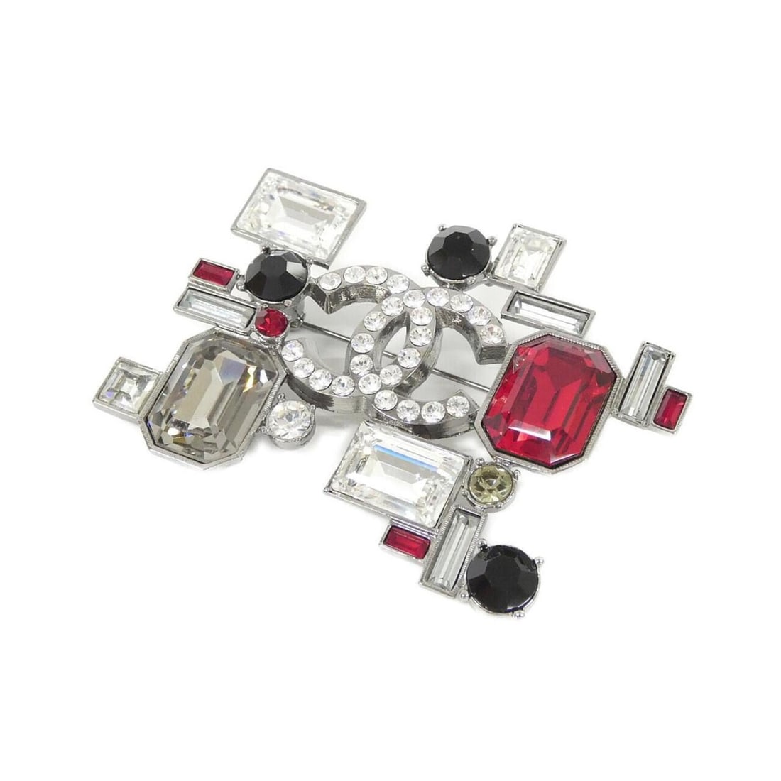 Chanel brooch: --- Catalog ---Category: SizeSize (HxWxD): 5.5cm x 7.3cm / 2.16'' x 2.87''Category: DesignType: BroochColor: Black, Red colorStone: CrystalGender: WomenCategory: GeneralBrand: Chanel--- Item List