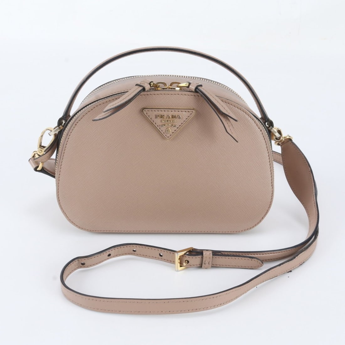 Prada Saffiano Triangle Logo Leather 2-Way Shoulder Bag/Handbag for Women: --- Catalog ---Category: SizeSize (HxWxD): 14cm x 17cm x 7cm / 5.51'' x 6.69'' x 2.75''Category: DesignType: Handbag, Shoulder bagColor: BeigeGender: WomenMaterial: Leather Category: GeneralBrand: Pra