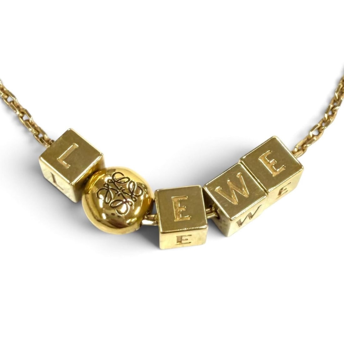 LOEWE J698241X01 Pebble Cube Necklace, AG925 Sterling Silver, Logo Cube, Gold, Made in Italy, Weight: --- Catalog ---Category: SizePendant Size: 8mm x 35mm / 0.31'' x 1.37''Neck Circumference: 39 cm - 43 cm / 15.35'' - 16.92''Category: DesignColor: GoldGender: WomenMaterial: Silver 925Necklace Type: N