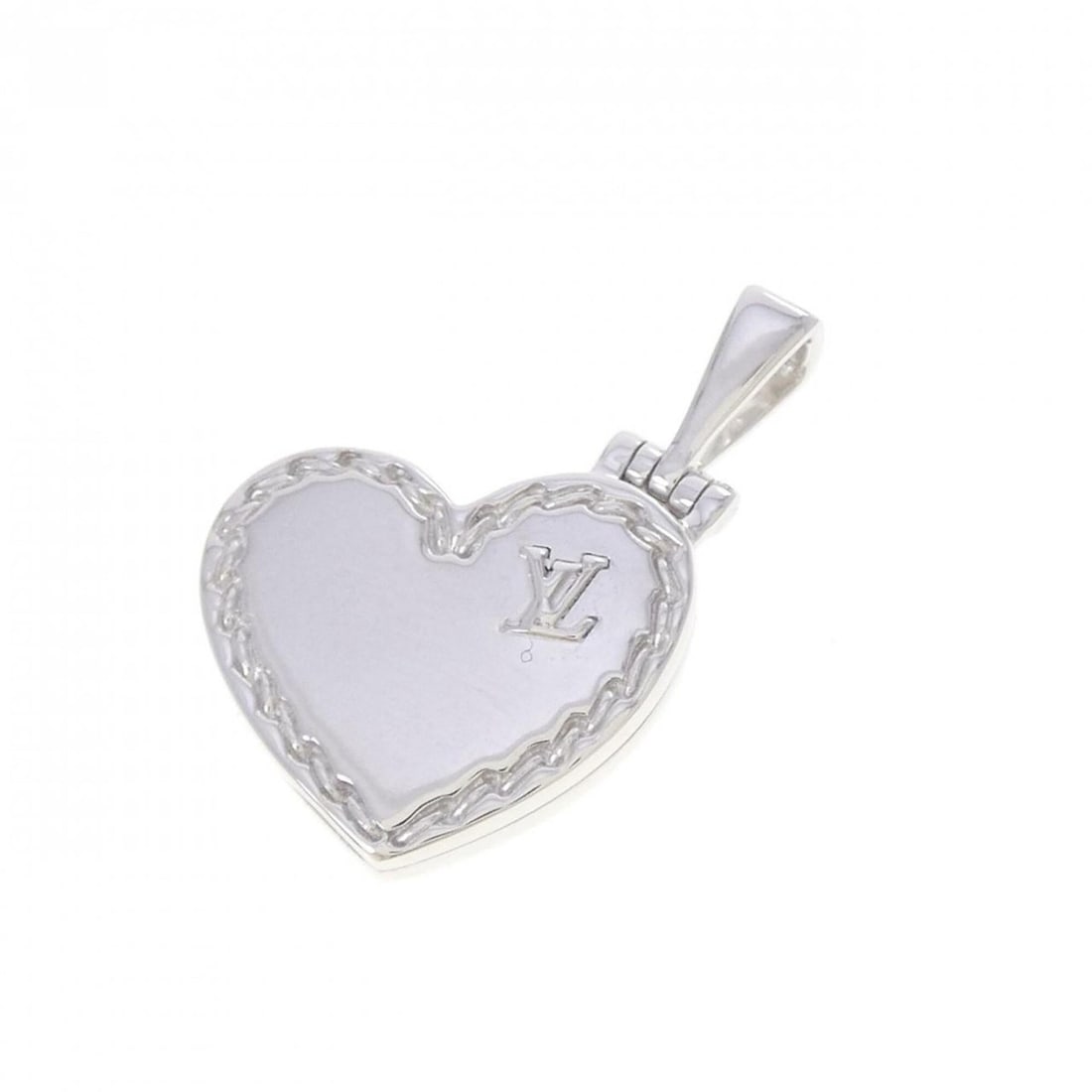 Louis Vuitton 750WG Pendant: --- Catalog ---Category: SizePendant Size: 23mm x 15.4mm / 0.9'' x 0.6''Category: DesignGender: WomenMaterial: White gold (18K)Necklace Type: PendantCategory: GeneralBrand: Louis Vuitton--- Item List