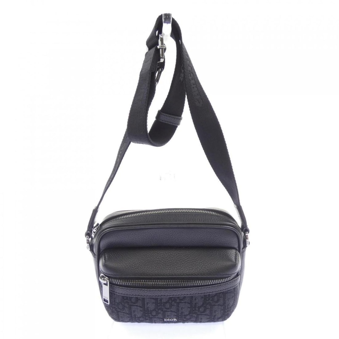 Christian Dior Dior Rider 2.0 Messenger Bag 2ESWS034YKS Handbag: --- Catalog ---Category: SizeSize (HxWxD): 15cm x 20cm x 5cm / 5.9'' x 7.87'' x 1.96''Category: DesignType: Handbag, Messenger bagColor: BlackGender: MenCategory: GeneralMPN: 2ESWS034YKSBrand: Christi