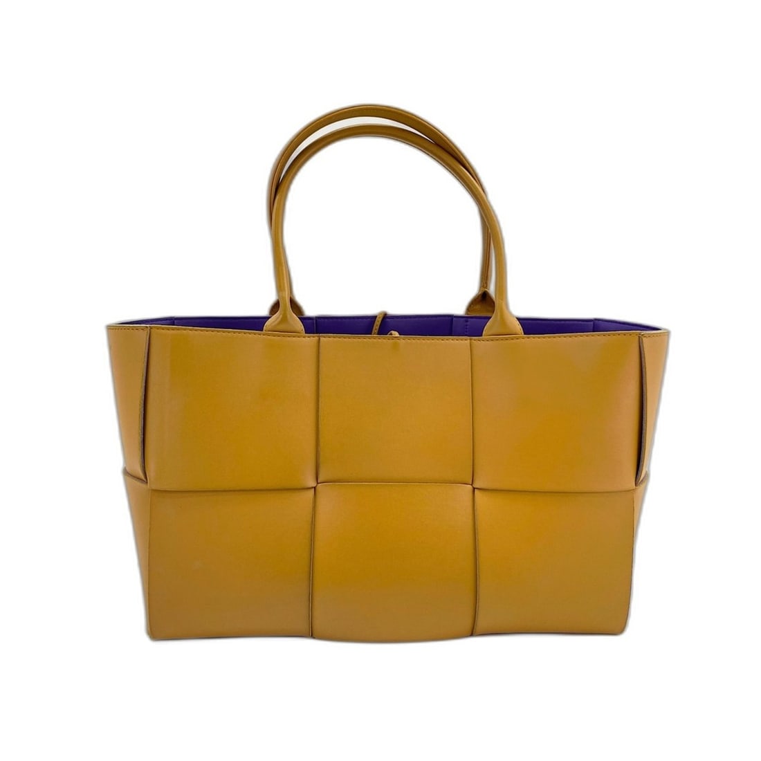 Bottega Veneta The Arco Tote Handbag, Brown: --- Catalog ---Category: SizeSize (HxWxD): 24cm x 36cm x 12cm / 9.44'' x 14.17'' x 4.72''Category: DesignType: HandbagColor: BrownGender: WomenCategory: GeneralBrand: Bottega Veneta--- Item List